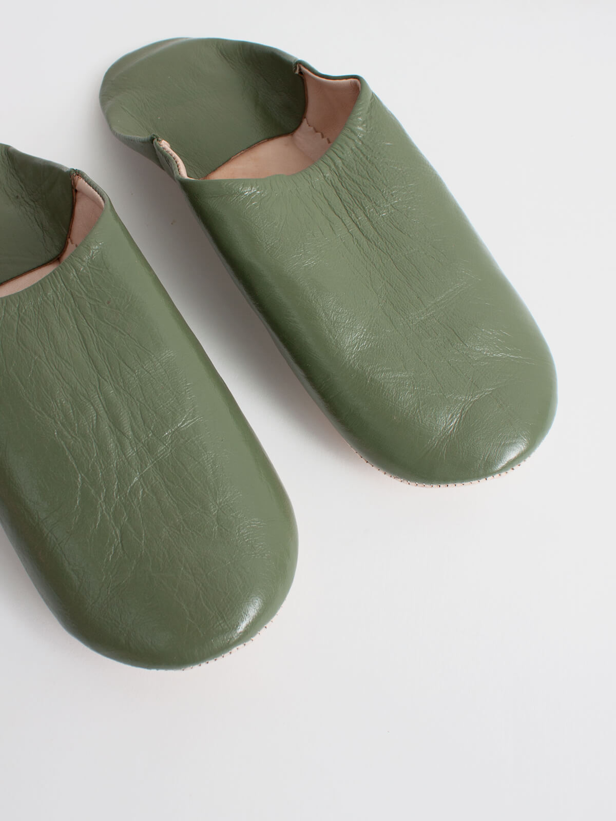 Soft khaki leather babouche