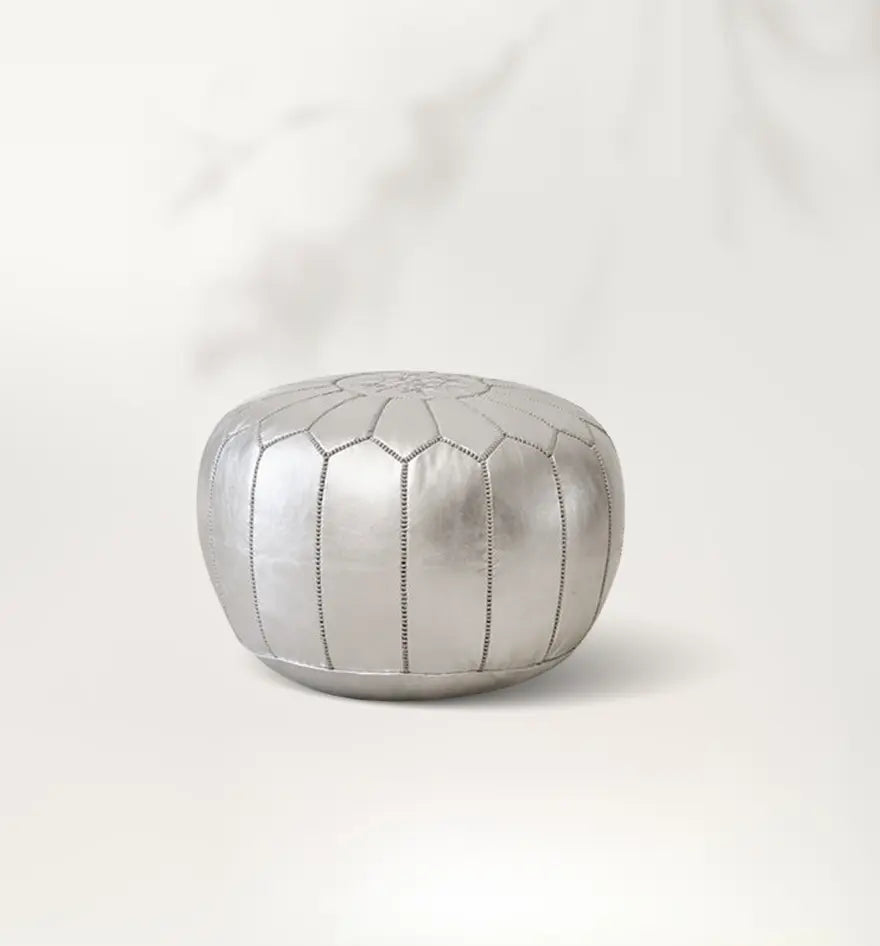 Pouf marocain en cuir argenté