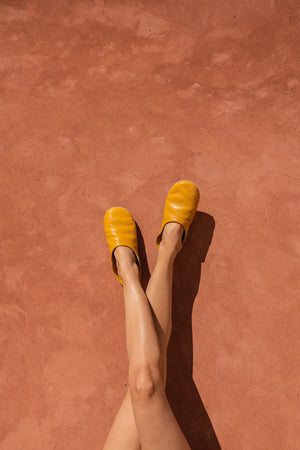 babouches souples en cuir moutard pour femmes
