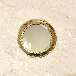 Miroir marocain rond en laiton martelé, bordure ciselée à la main, décoration bohème